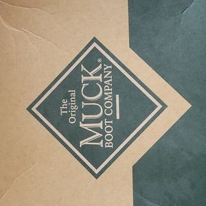 Women's muck boots. NEW never worn.